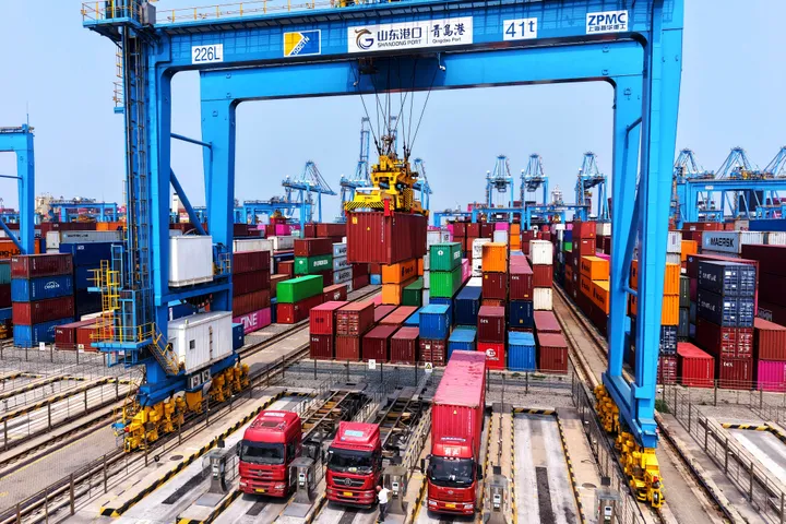 Wie werden Zölle und protektionistische Politiken westliche Unternehmen in China beeinflussen?